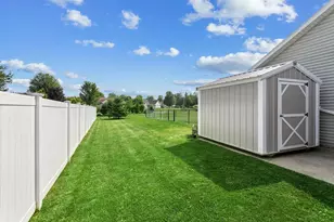 388 Wooden Shoe Cir, Kaukauna, WI 54130 - Photo 28