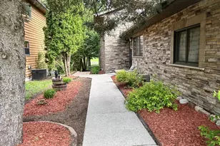 1159 Elmhurst Ln, Oshkosh, WI 54904 - Photo 2