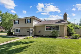 1420 S Riverdale Dr, Appleton, WI 54914 - Photo 2