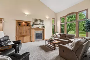 2917 E Fallcreek Ln, Appleton, WI 54913 - Photo 8