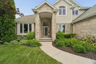 2917 E Fallcreek Ln, Appleton, WI 54913 - Photo 2