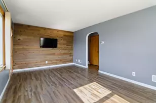 335 E Cedar St, Pulaski, WI 54162 - Photo 4