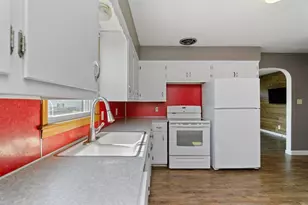 335 E Cedar St, Pulaski, WI 54162 - Photo 8