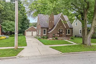 1704 N Erb St, Appleton, WI 54911 - Photo 2