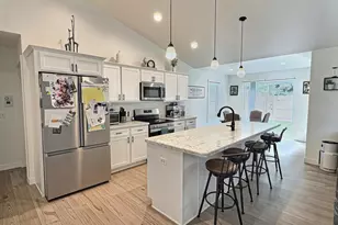 336 Village Ln, Ripon, WI 54971 - Photo 6