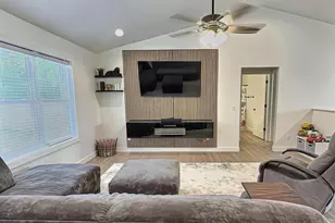 336 Village Ln, Ripon, WI 54971 - Photo 4