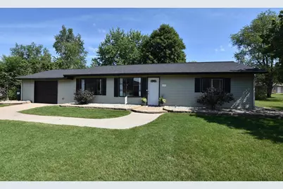 426 E Green Meadow Drive, Wautoma, WI 54982 - Photo 1