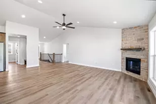 2749 Stelor Dr, Green Bay, WI 54311 - Photo 6