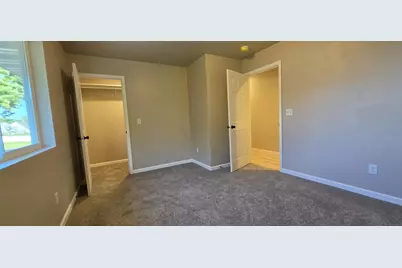 817 N Webster Avenue, Green Bay, WI 54302 - Photo 6
