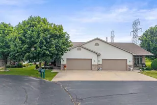 1910 E Sylvan Ave, Appleton, WI 54915 - Photo 2