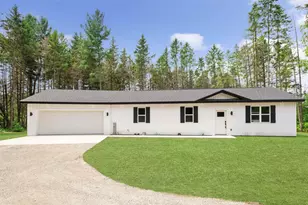601 Rainbow Cir, Peshtigo, WI 54157 - Photo 2