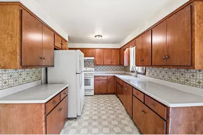 519 Robert Lane, Green Bay, WI 54311 - Photo 8