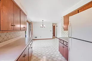 519 Robert Ln, Green Bay, WI 54311 - Photo 12