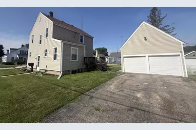 628 Roosevelt Street, Waupun, WI 53963 - Photo 2
