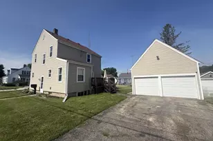 628 Roosevelt St, Waupun, WI 53963 - Photo 2