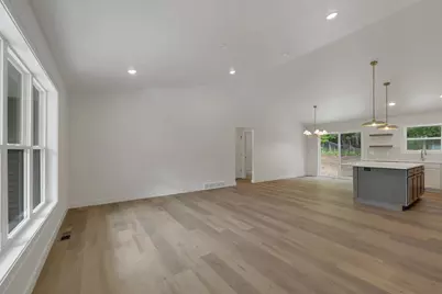 2480 Brenner Place, Green Bay, WI 54301 - Photo 8