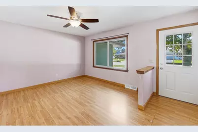 709 Memorial Drive, Kewaskum, WI 53040 - Photo 4