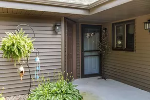 91 Spencer Village Ct, Appleton, WI 54914 - Photo 2
