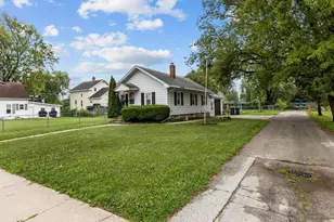 1073 Caroline St, Green Bay, WI 54303 - Photo 2