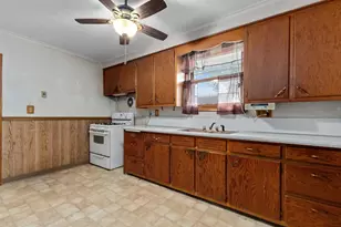 1073 Caroline St, Green Bay, WI 54303 - Photo 8