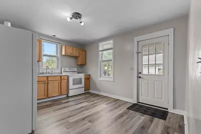 393 W Division Street, Fond du Lac, WI 54935 - Photo 10