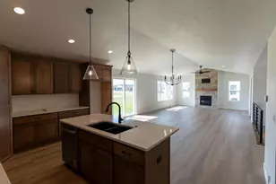N9271 Anton St, Appleton, WI 54915 - Photo 8