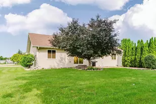 1202 Willow Bend Ln, Oshkosh, WI 54904 - Photo 24