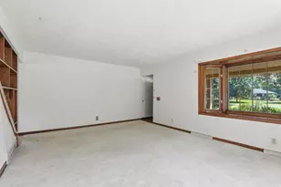 5400 Long Ct, Appleton, WI 54914 - Photo 6