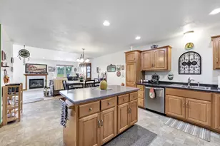 467 Longwood Ln, Wrightstown, WI 54180 - Photo 8