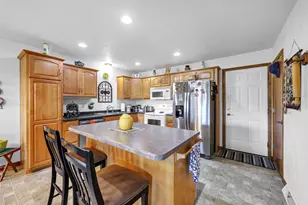 467 Longwood Ln, Wrightstown, WI 54180 - Photo 6