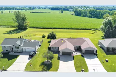 467 Longwood Lane, Wrightstown, WI 54180 - Photo 2