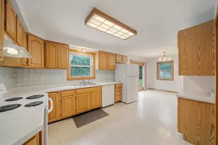 619 Riverview Dr, Winneconne, WI 54986 - Photo 2