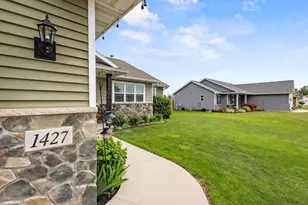 1427 Anthem Dr, Neenah, WI 54956 - Photo 4