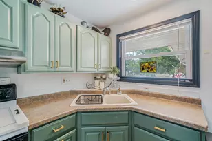 312 E Cecil St, Neenah, WI 54956 - Photo 10