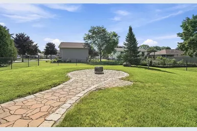 75 Rolling Green Circle, Oshkosh, WI 54904 - Photo 6