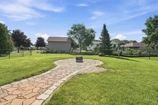 75 Rolling Green Cir, Oshkosh, WI 54904 - Photo 6