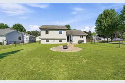 75 Rolling Green Circle, Oshkosh, WI 54904 - Photo 4