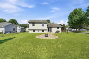 75 Rolling Green Cir, Oshkosh, WI 54904 - Photo 4