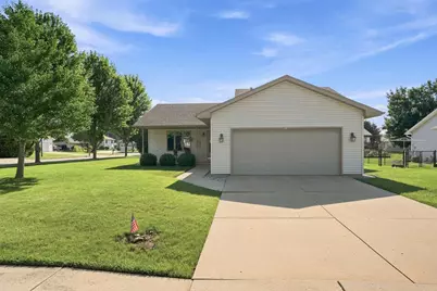75 Rolling Green Circle, Oshkosh, WI 54904 - Photo 2