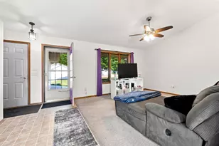 75 Rolling Green Cir, Oshkosh, WI 54904 - Photo 8