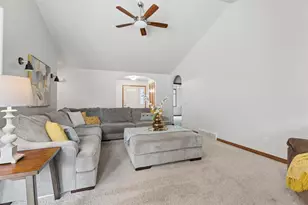W6445 Cherrybark Cir, Menasha, WI 54952 - Photo 6