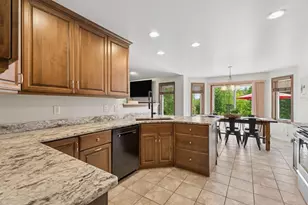 W6445 Cherrybark Cir, Menasha, WI 54952 - Photo 10