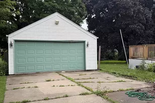 822 Evans St, Oshkosh, WI 54901 - Photo 8