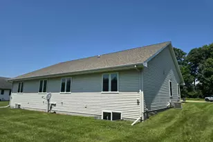 961 Charles Wright Dr, Waupaca, WI 54981 - Photo 6
