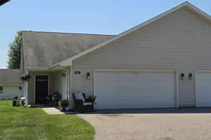 961 Charles Wright Dr, Waupaca, WI 54981 - Photo 2