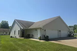 961 Charles Wright Dr, Waupaca, WI 54981 - Photo 2