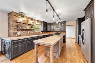 2752 Woodland Hills Ct, Green Bay, WI 54311 - Photo 4