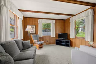 935 Marvelle Ln, Green Bay, WI 54304 - Photo 10