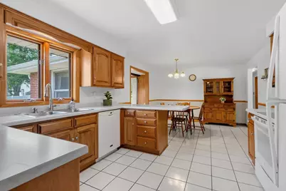 935 Marvelle Lane, Green Bay, WI 54304 - Photo 6