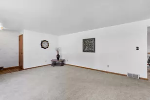 935 Marvelle Ln, Green Bay, WI 54304 - Photo 14
